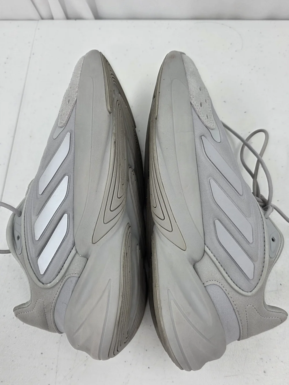 adidas Originals Ozelia‎ Men's Silver Triple Grey Shoe Sneakers HO4252 Size 7.